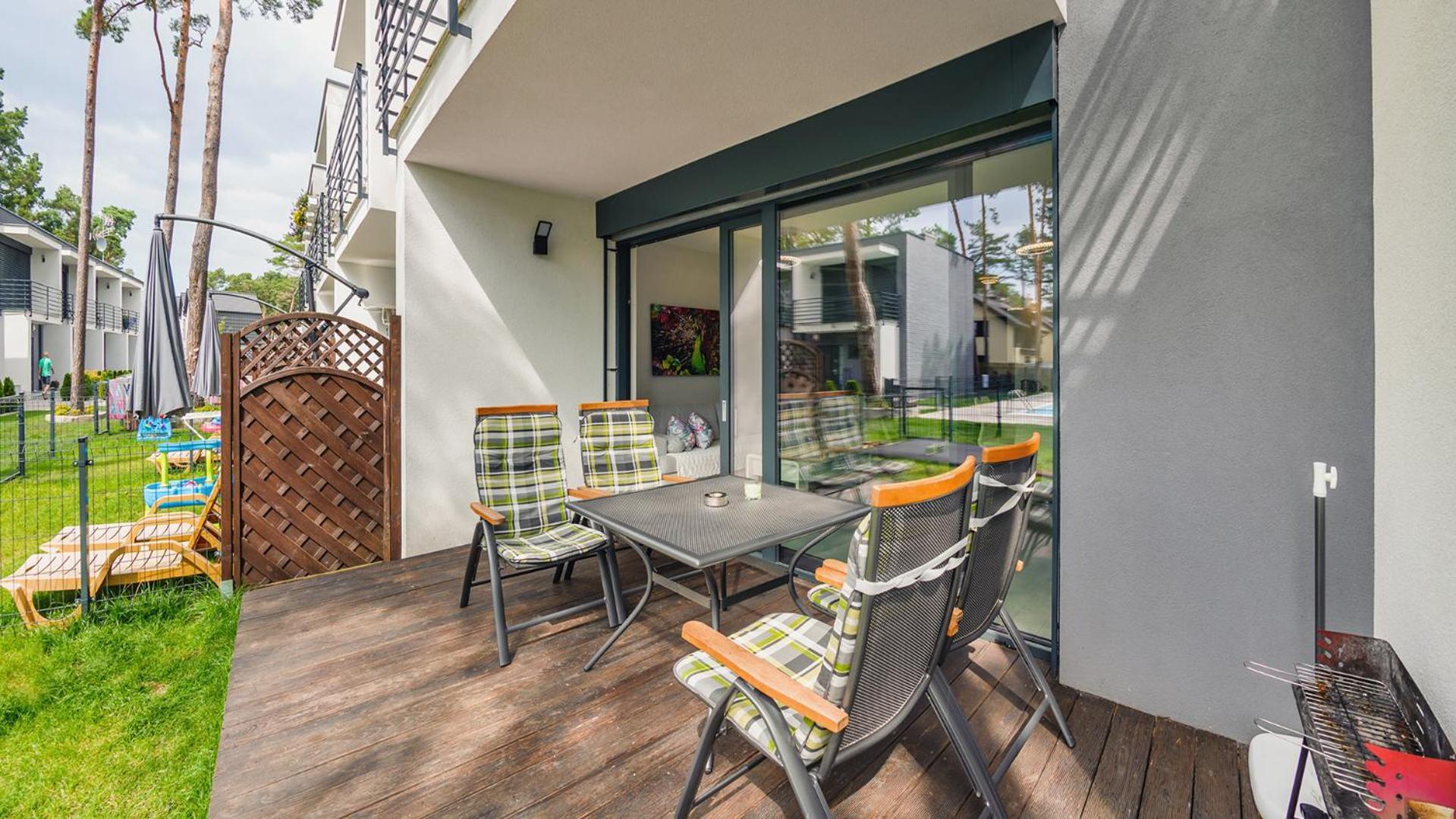Prestige House Apartament - 2 Sypialnie Z Ogrodkiem I Basenem โปเบียโรโว ภายนอก รูปภาพ